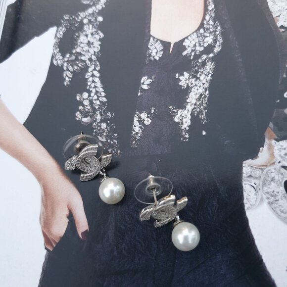 Fashion CC Stud Silver Crystals Pearl Earrings Women Casual Formal Jewelry Gift - Picture 2 of 4